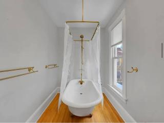 Charming & Cozy Room in Uptown - 5