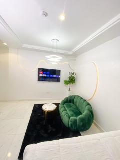 Executive 3BR Duplex by Bejj- 2Living Rooms - 2