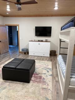 Broken Bow Getaway Hot Tub Casino Fishing Golf PacknPlay Pets - 8