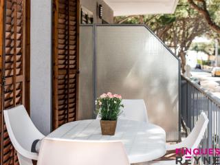 Apartamento a 100m de la playa con terraza, aparcamiento y vista lateral al mar - ES-298-30 - 0