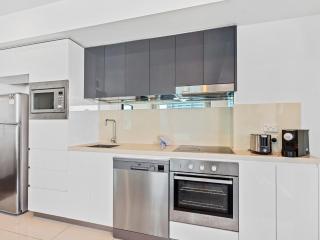 35th Floor Hilton Skyhome with Panoramic Ocean Views and Luxury Interiors - 9