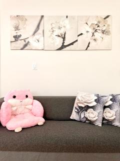 Burnaby Metrotown Cozy 3 Bedroom Suite Walk to Skytrain and Malls - 3