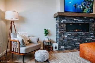 Tranquil Lake Living at Restful Japandi Home - 7