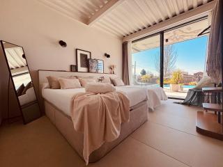 Villa de Diseño con Piscina Privada - 3