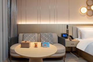 Orange Hotel Zhuhai Lovers' Road Sun and Moon Shell Sea View - 9