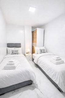 Seaside 1 min From Beach & Train Station - 2 Bedrooms Apartment - 8