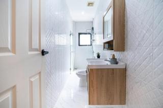 Apartment in Sukhumvit l 3 ppl 2 bed l 8 min walk to BTS Asoke - 1