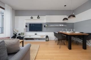 Big Family Apartment for 8 People with Garage and Balcony by Noclegi Renters - 8