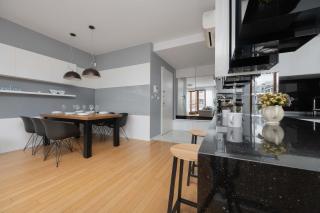 Big Family Apartment for 8 People with Garage and Balcony by Noclegi Renters - 8
