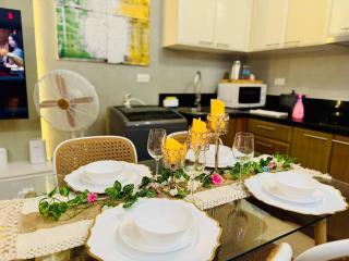 Venice Luxury Residences Studio with Balcony Pool and Netflix Near BGC - 2