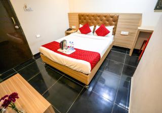 Supraja Cyber View Hotel - 8