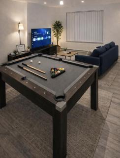 3 Bedroom Homely House,Sleeps 8 Guests Comfortably with 5 King and Double Beds,Glasgow,Free Street Parking, Business Travellers, Contractors,Holiday Goers,Near All Major Transport Links in Glasgow,City Centre ,Perfect for Common Wealth Games 2026 - 8