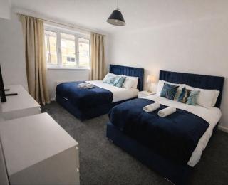 3 Bedroom Homely House,Sleeps 8 Guests Comfortably with 5 King and Double Beds,Glasgow,Free Street Parking, Business Travellers, Contractors,Holiday Goers,Near All Major Transport Links in Glasgow,City Centre ,Perfect for Common Wealth Games 2026 - 4