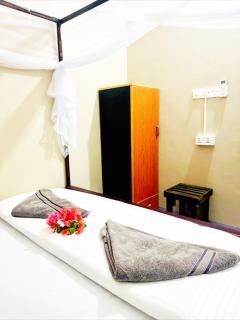 Friendly waves arugambay - 4