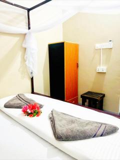 Friendly waves arugambay - 1