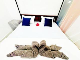 Friendly waves arugambay - 9