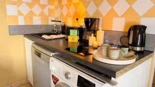 Bel Appartement Climatisé avec Terrasse au centre-ville de Narbonne - 2