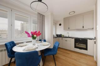 Cozy Apartment with View of the Palace of Culture and Science by Noclegi Renters - 7