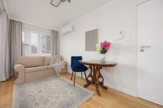 Cozy Apartment with View of the Palace of Culture and Science by Noclegi Renters - 5