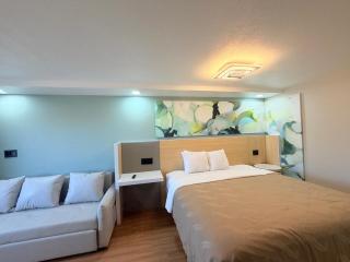 Sunflower Inn & Suites - 0