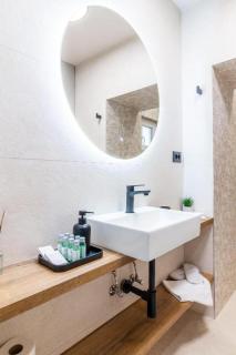 Apartments Centre In Stone House - 2