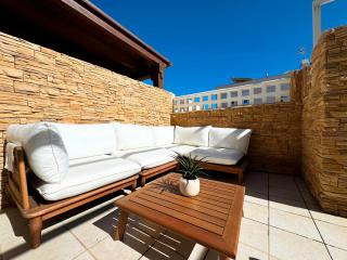 Premium Central Seafront Villa - 2