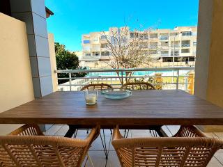 Premium Central Seafront Villa - 5