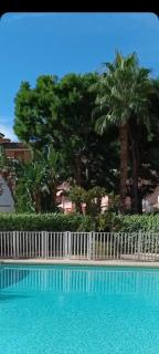 Proche de Monaco appartement devant piscine - 1