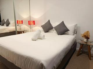 Hope St Staycation Pool Gym Sauna Parking M30 - 9