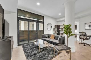 Bold Black & Gold - 2BD Balcony-Lit Cocktail Suite - 3