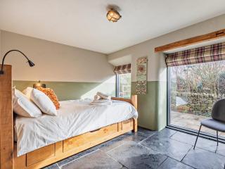 3 Bed in Ashford in the Water 96490 - 1