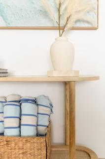 2 Bedroom Burleigh Beachfront Apt - Walk to James Street - Gold Coast - 1