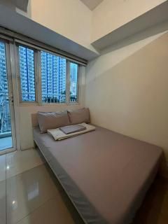 1 BR Boni LIGHT Condo WIFI Netflix Pool Balcony - 7