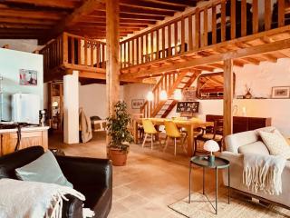 Charming Rustic Wine Cellar House in Reguengo Grande with Fireplace - 0