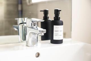 LUX Contractor & Family Haven - Parks x2, Sleeps 9 - 6