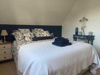 Charming Guest Room in Bedford Village with Private Entrance - 4
