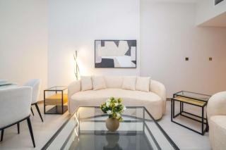 Indulge in Luxury 1BR Unit at Business Bay - 3