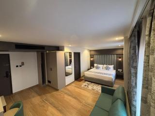 Grand Plaza Inn by RAK Rooms, Kannur - 9