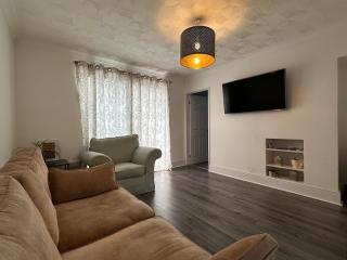 3 bed house in Risca - 2