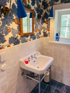 Exclusive Lakeside Gem In Idyllic Sörmland - 1