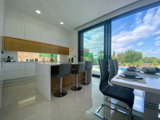 Las Colinas Golf & Country Club Residences - 2
