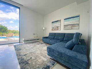 Las Colinas Golf & Country Club Residences - 1