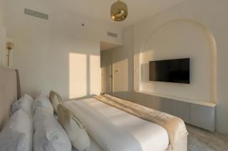 Luxury Burj & Fountain View 3 Bedroom Apartment - 1