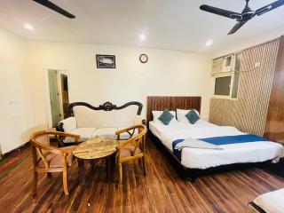 Hotel Good Vibes - Near Saket Metro - 0