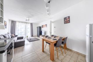 Elite Skyview -Relaxing Family Apt with AC, Balcony - 7