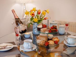 1 Bed in Whitegate 91266 - Whitegate - 1