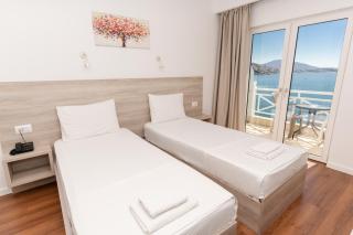 Sun N Blue Hotel - 5