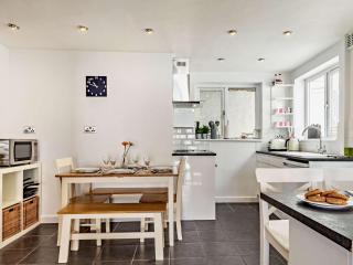 3 Bed in Brixham BX013 - Brixham - 2