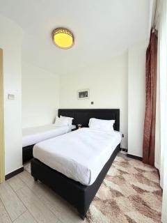 supreme executive fully furnished three bedroom apartment with breathtaking city views which features a swimming pool,fully fitted gym ,child play area and proximity to major shopping centers and restaurants - 4