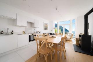 Harbour Edge, Luxury 2 BR 2 BA Apt, Sea View and Terrace, Parking - 6